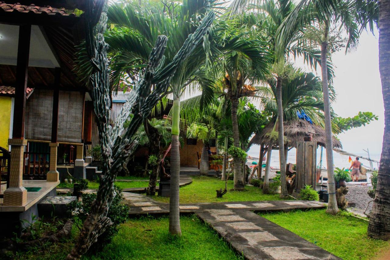 Coconut Beach Bungalows & Warung อาเม็ด ภายนอก รูปภาพ