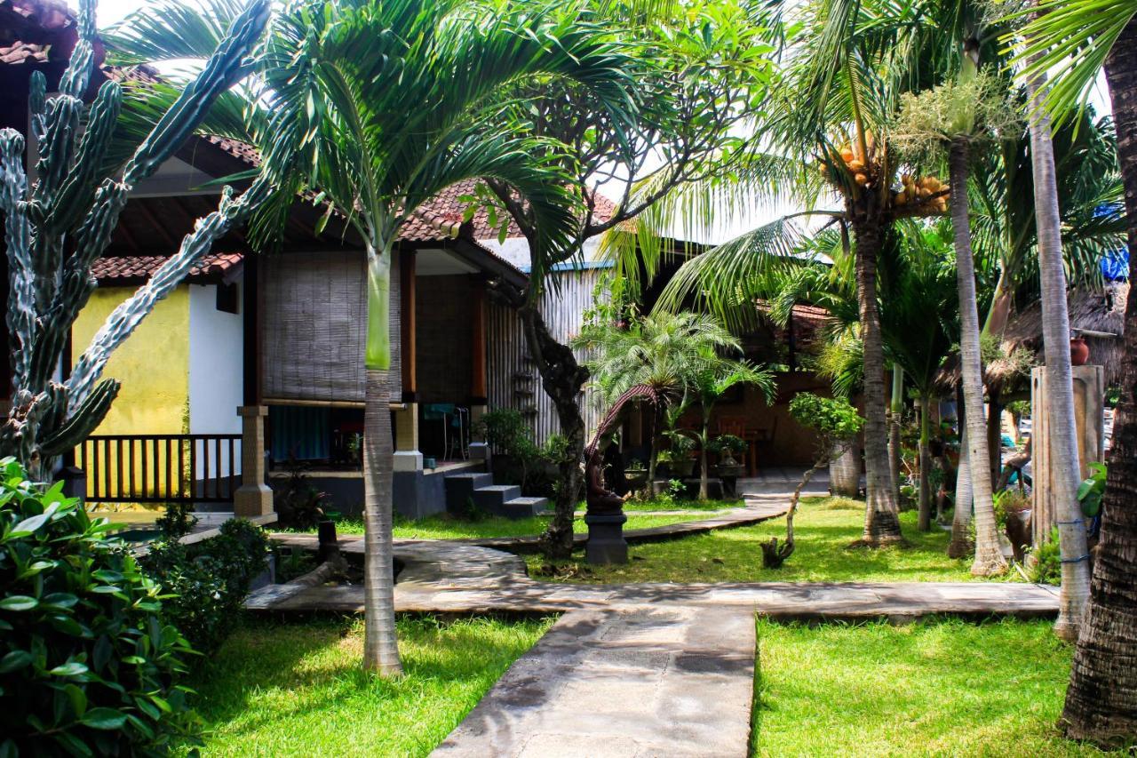 Coconut Beach Bungalows & Warung อาเม็ด ภายนอก รูปภาพ
