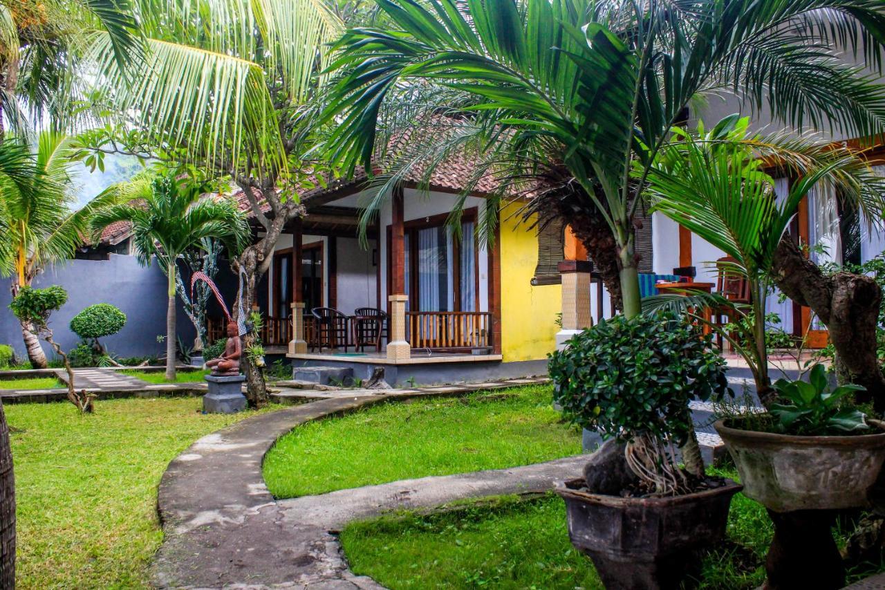 Coconut Beach Bungalows & Warung อาเม็ด ภายนอก รูปภาพ