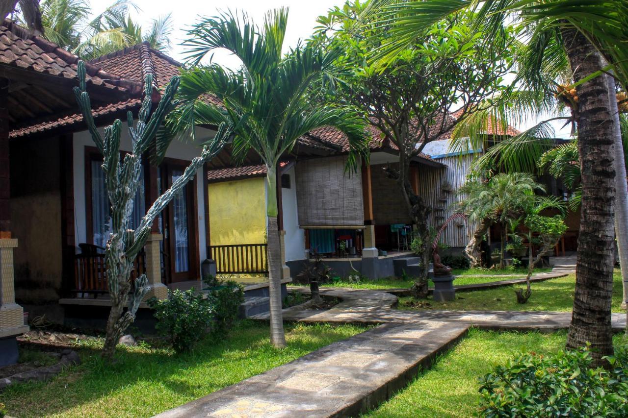 Coconut Beach Bungalows & Warung อาเม็ด ภายนอก รูปภาพ