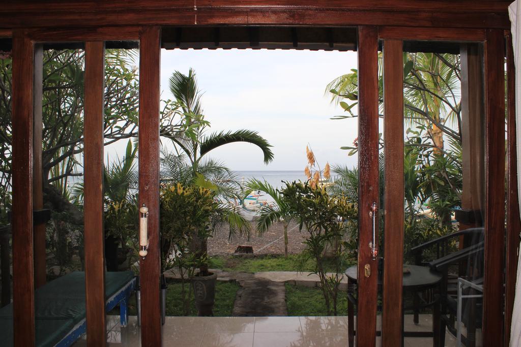Coconut Beach Bungalows & Warung อาเม็ด ภายนอก รูปภาพ