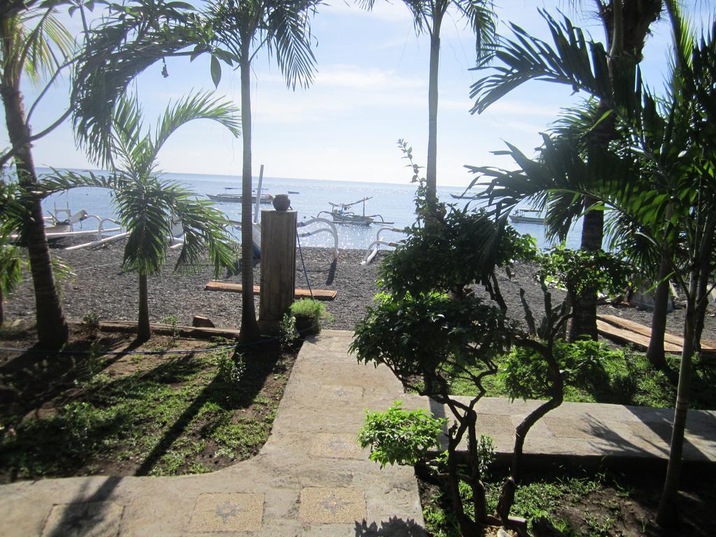 Coconut Beach Bungalows & Warung อาเม็ด ภายนอก รูปภาพ
