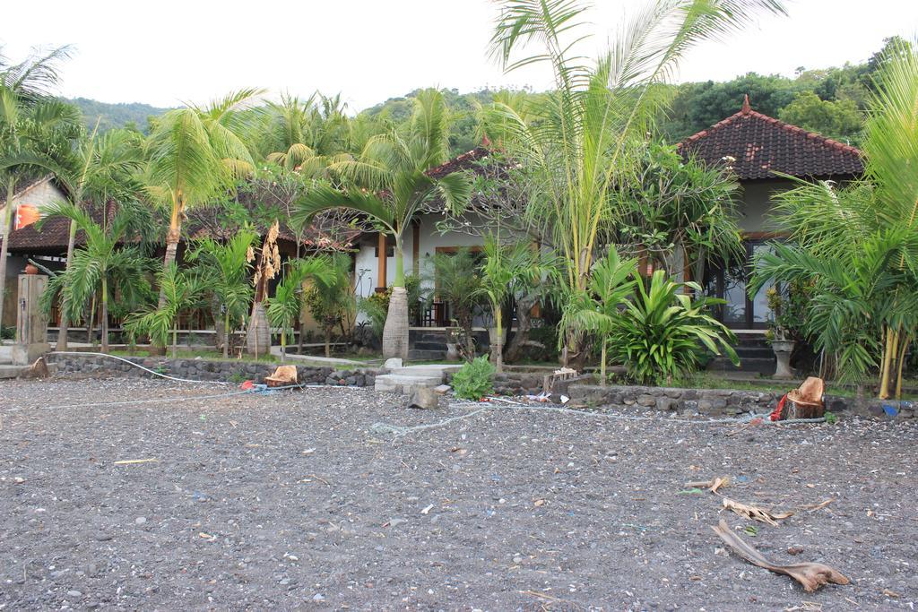 Coconut Beach Bungalows & Warung อาเม็ด ภายนอก รูปภาพ